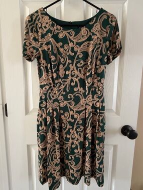 NWOT Connected Apparel Dark Green Midi Dress with Beige Scroll Print Women’s 6